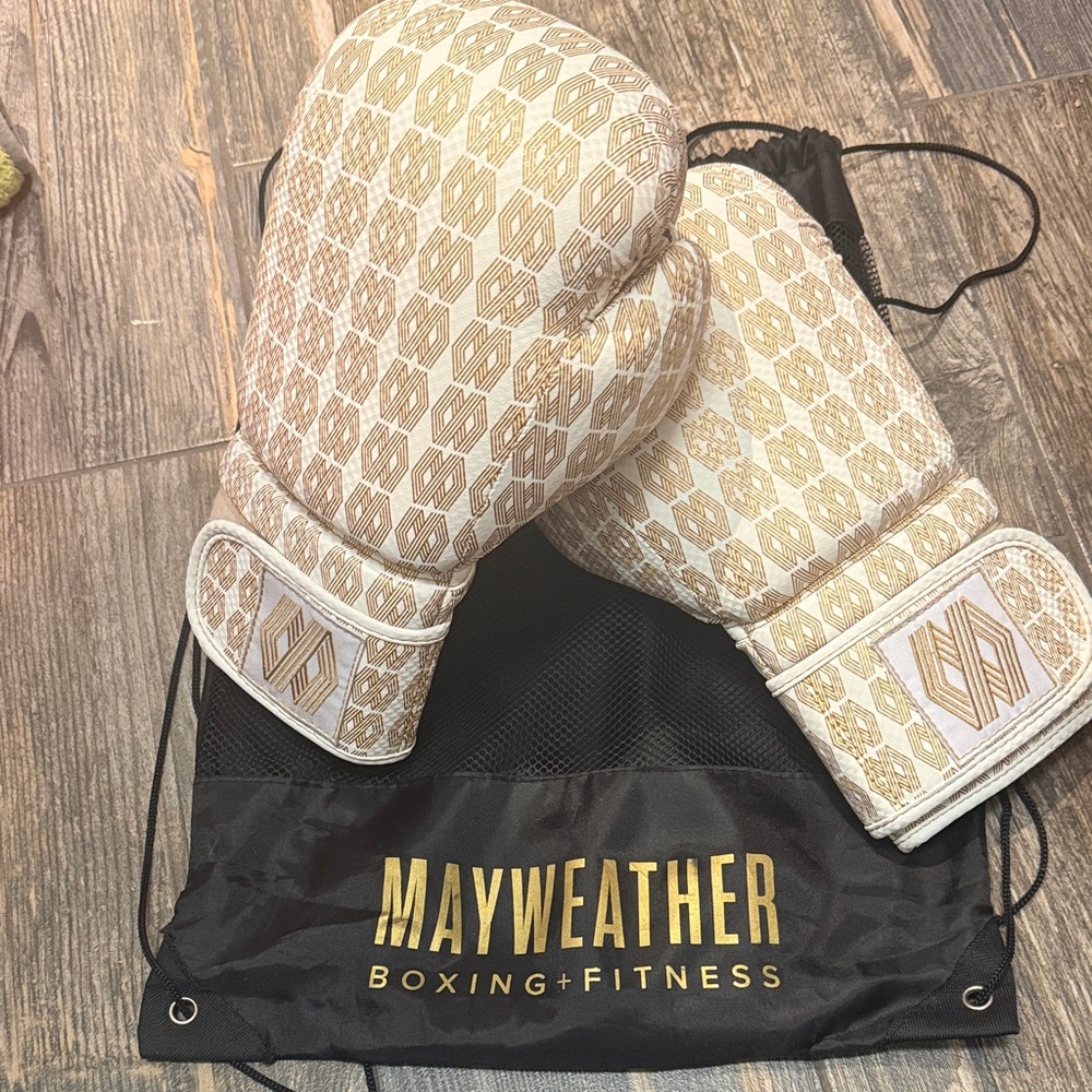 Mayweather Boxing Gloves in Gold and Cream